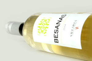 BESANAS.BLANCO.tumbada